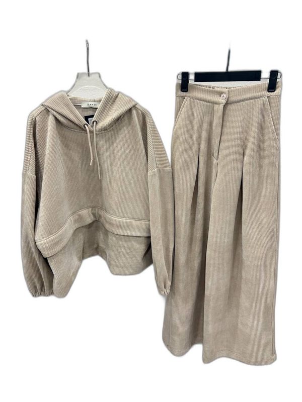 خرید بارانی زنانه | کلاه دار و کلاسیک برای روزهای بارانی