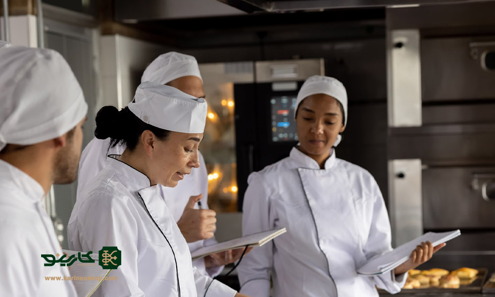 بهداشت | طراحی لباس آشپز و کمک آشپز برای فصل های مختلف | گرما و سرما چه تفاوتی دارد؟